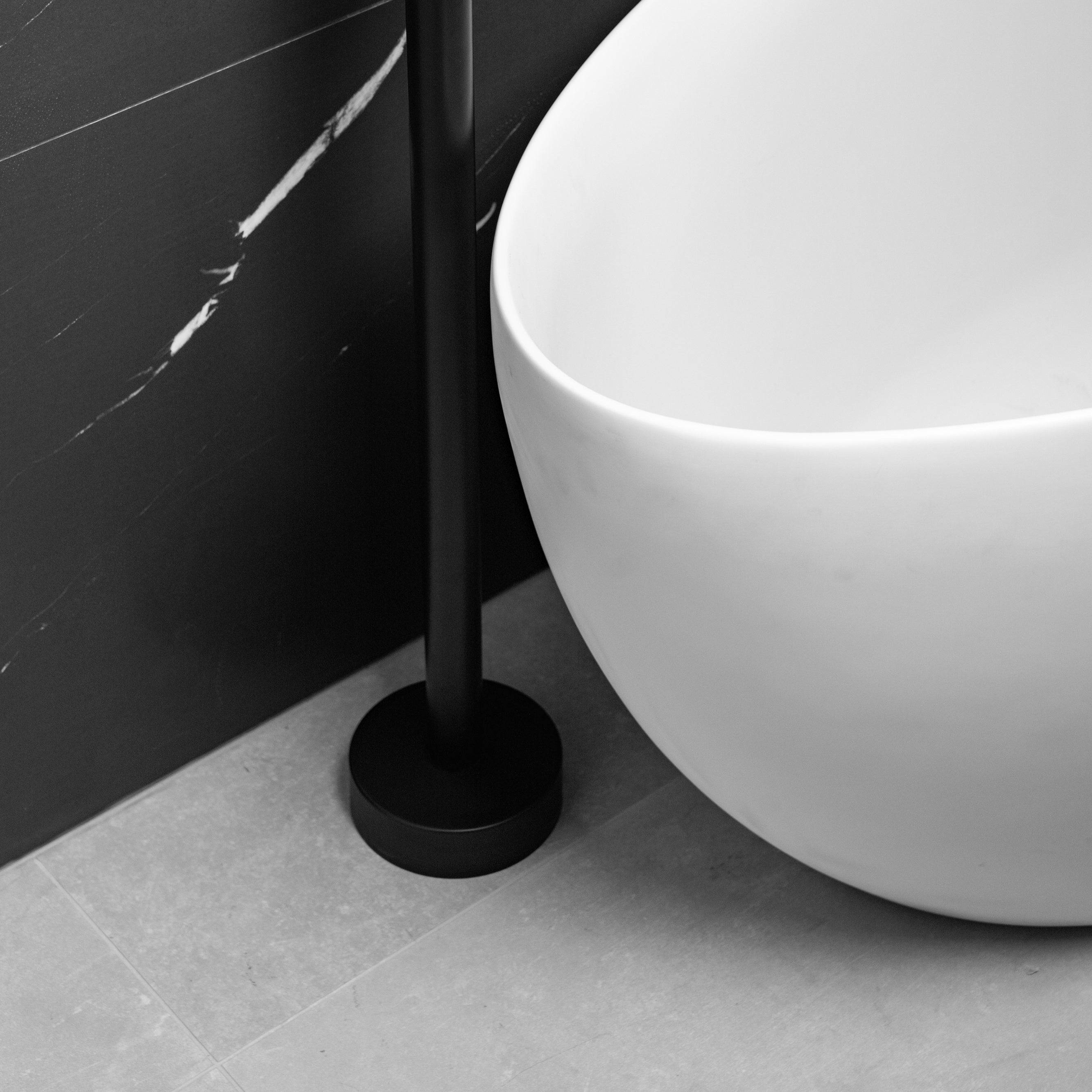 Floor Mounted Bath Filler – Matte Black - Fantaci interiors 
